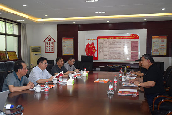 臨汾市市場監(jiān)督管理局局長、非公企業(yè)黨委書記張東紅<br>在科海集團(tuán)調(diào)研非公黨建工作